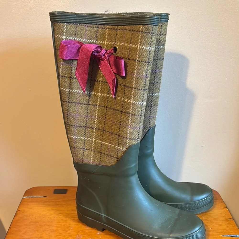 J. Crew Green Winter Rain Boots with Classic Design - Picture 6 of 9